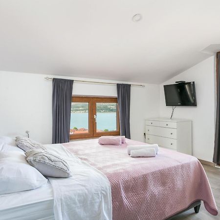 Apartments With A Parking Space Mastrinka, Ciovo - 4324 Trogir Exterior foto