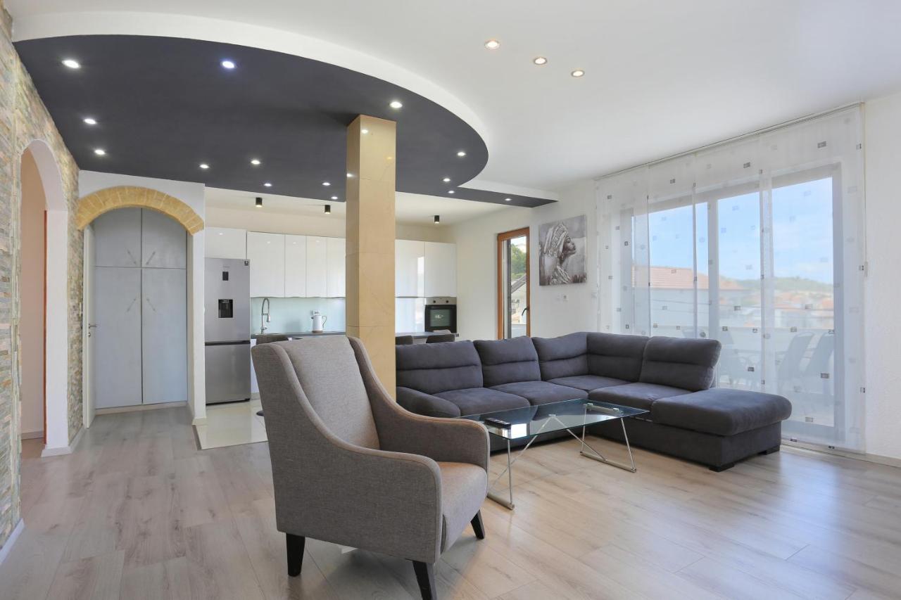 Apartments With A Parking Space Mastrinka, Ciovo - 4324 Trogir Exterior foto