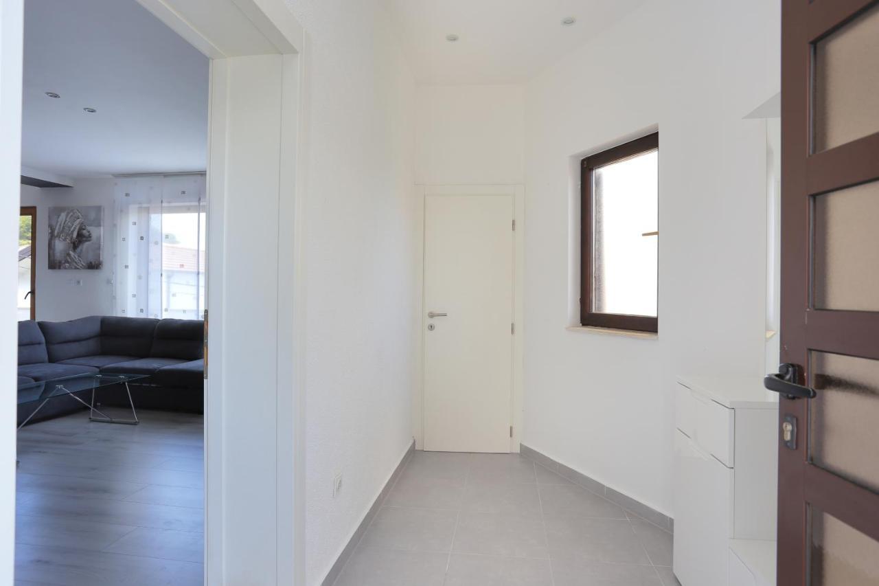 Apartments With A Parking Space Mastrinka, Ciovo - 4324 Trogir Exterior foto